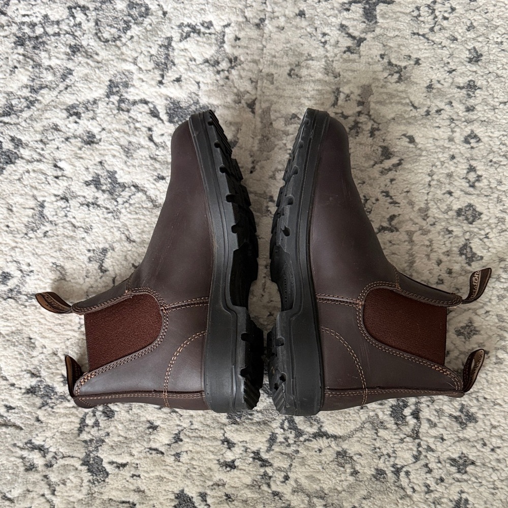 Blundstone 550 Classic Chelsea Boots - Picture 2 of 5
